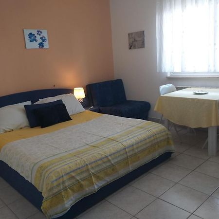 Beach Apartments Nemira Omis Exterior photo