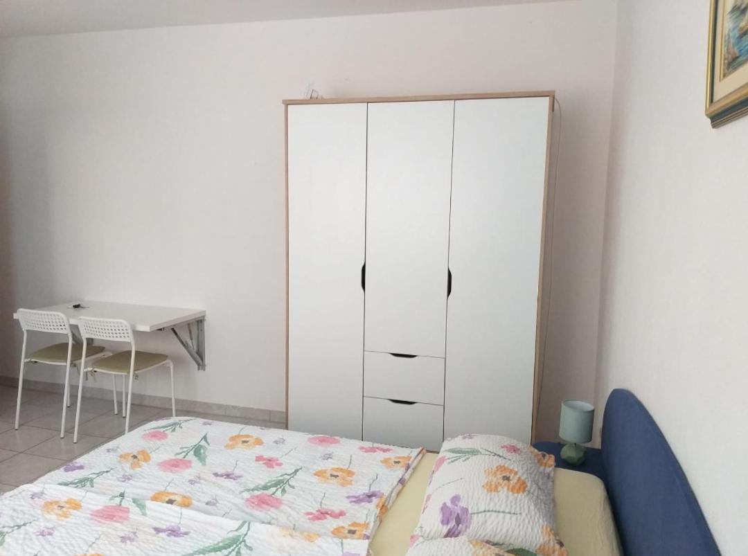 Beach Apartments Nemira Omis Exterior photo